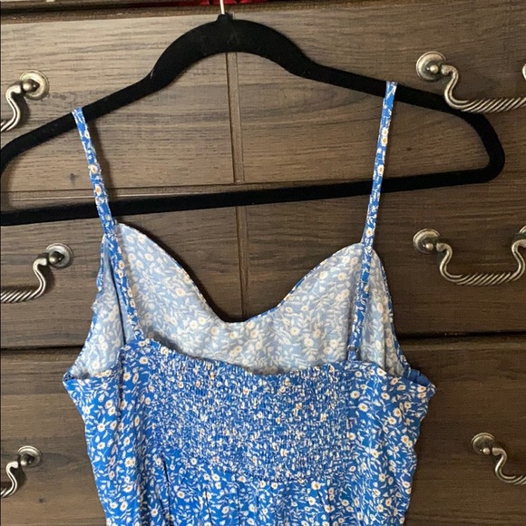 NWOT blue floral dress. Never worn, only tried on - Picture 7 of 8